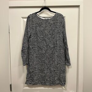 Gap Black and White Shift Dress with Hidden Pockets - size M
